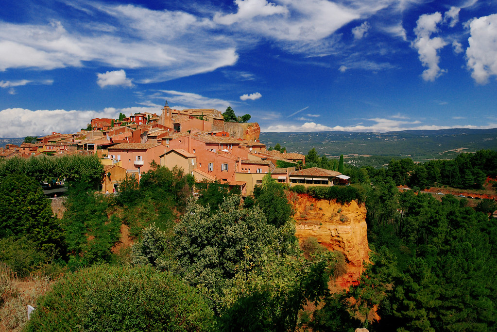 Le Village de Roussillon (An eternal ocher spot)
